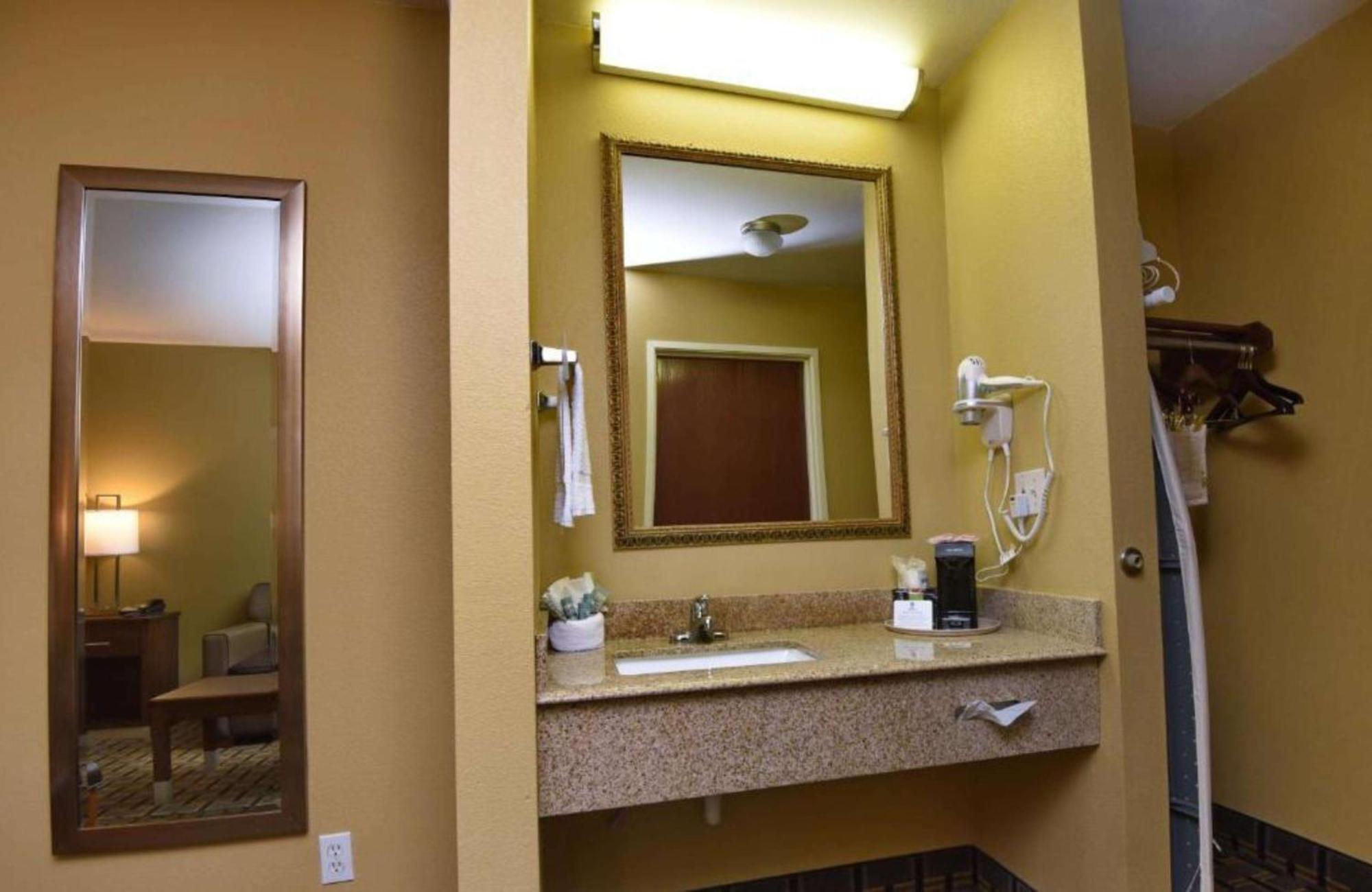 Western Hotel Zachary